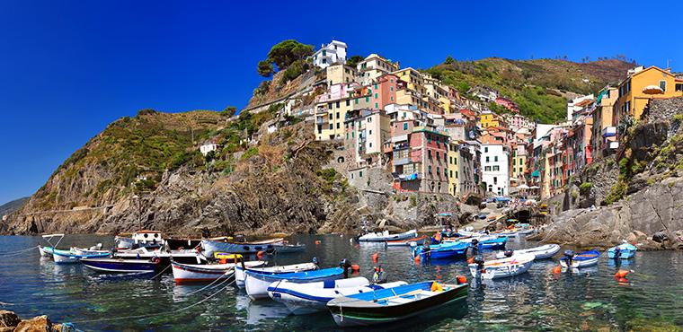 A beautiful boat ride along the coast Cinque Terre